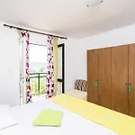 Διαμέρισμα Laurel Leaf - Three Bedroom With Terrace *