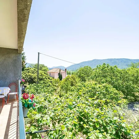 Laurel Leaf - Three Bedroom With Terrace Apartmán Gruda