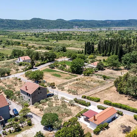 Laurel Leaf - Three Bedroom With Terrace Gruda