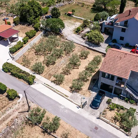 Laurel Leaf - Three Bedroom With Terrace Apartmán Gruda