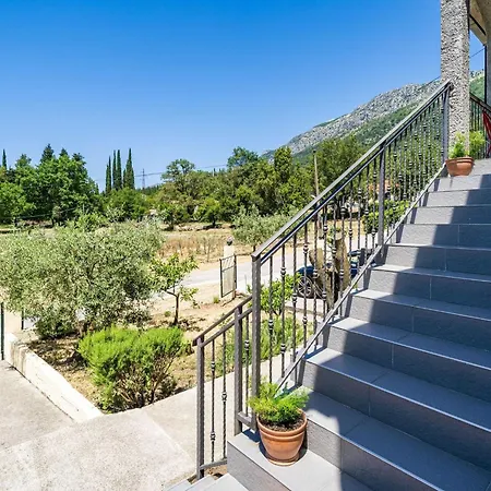 Laurel Leaf - Three Bedroom With Terrace Apartmán Gruda
