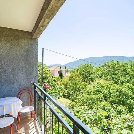 Laurel Leaf - Three Bedroom With Terrace Gruda