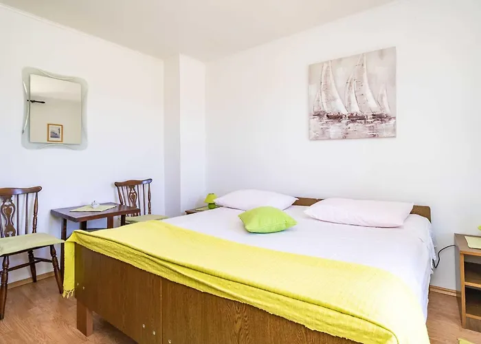 Laurel Leaf - Three Bedroom With Terrace