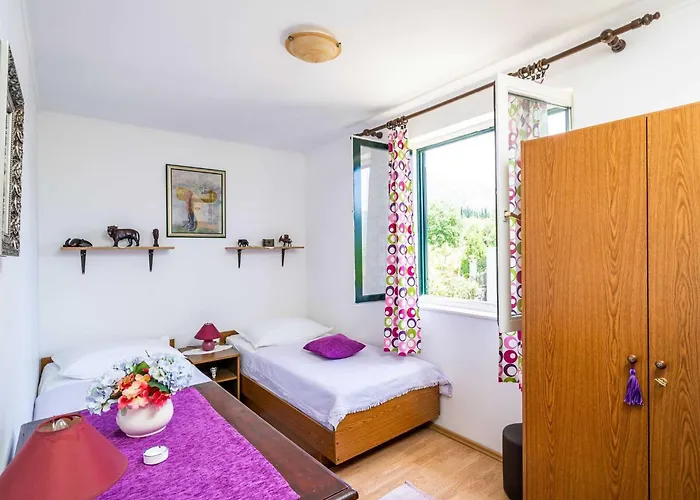 Laurel Leaf - Three Bedroom With Terrace Gruda