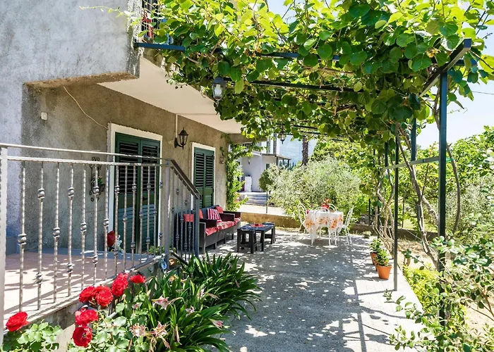 Laurel Leaf - Three Bedroom With Terrace