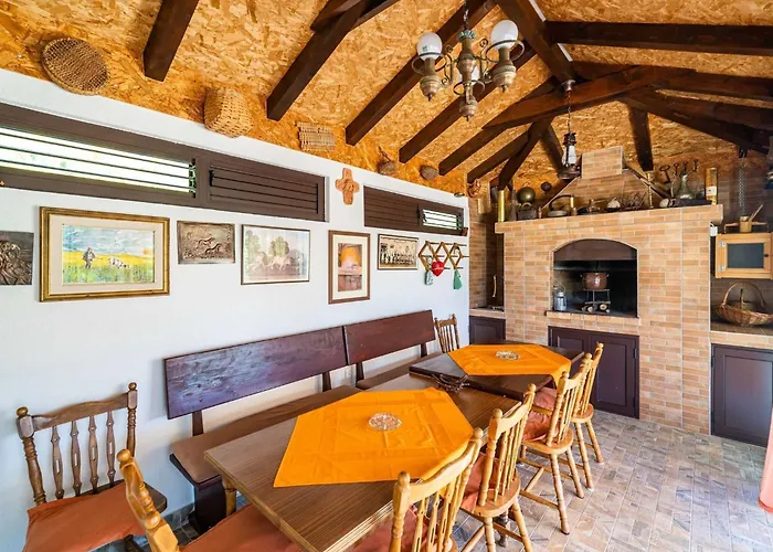 Laurel Leaf - Three Bedroom With Terrace Apartman *