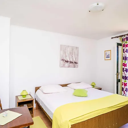 Laurel Leaf - Three Bedroom With Terrace