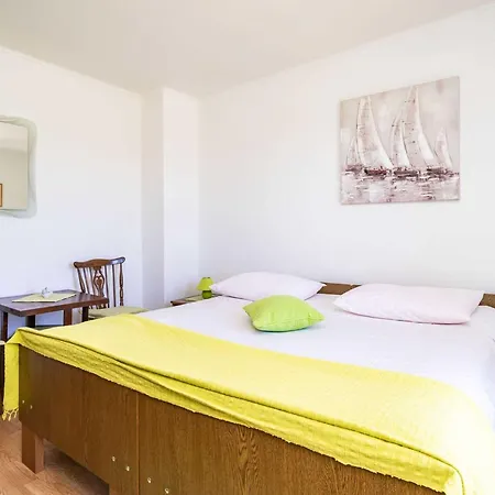 Laurel Leaf - Three Bedroom With Terrace