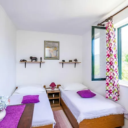 Laurel Leaf - Three Bedroom With Terrace