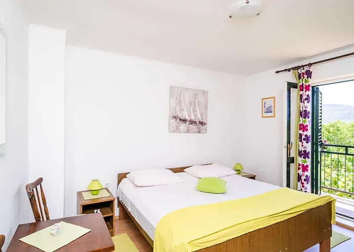 Laurel Leaf - Three Bedroom With Terrace