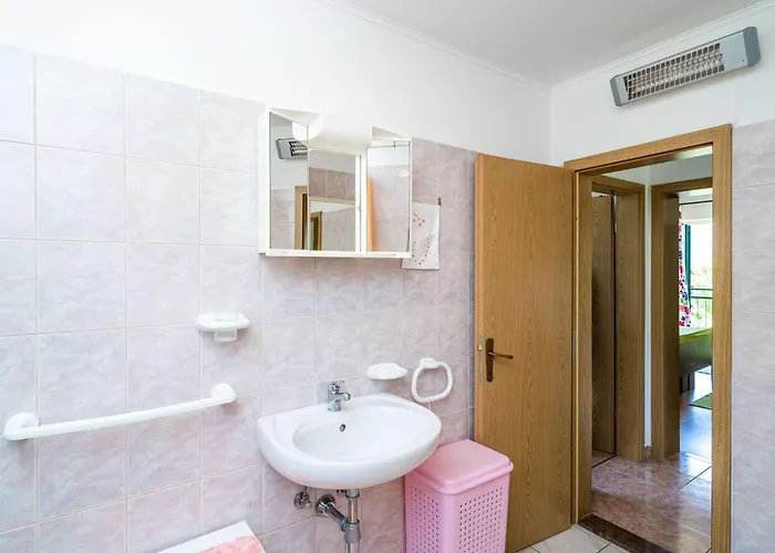 Laurel Leaf - Three Bedroom With Terrace