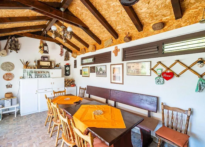 Laurel Leaf - Three Bedroom With Terrace *