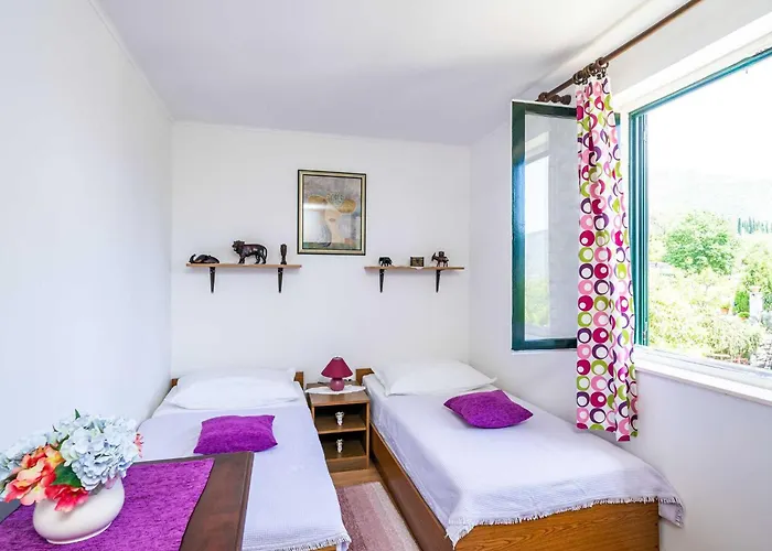 Laurel Leaf - Three Bedroom With Terrace